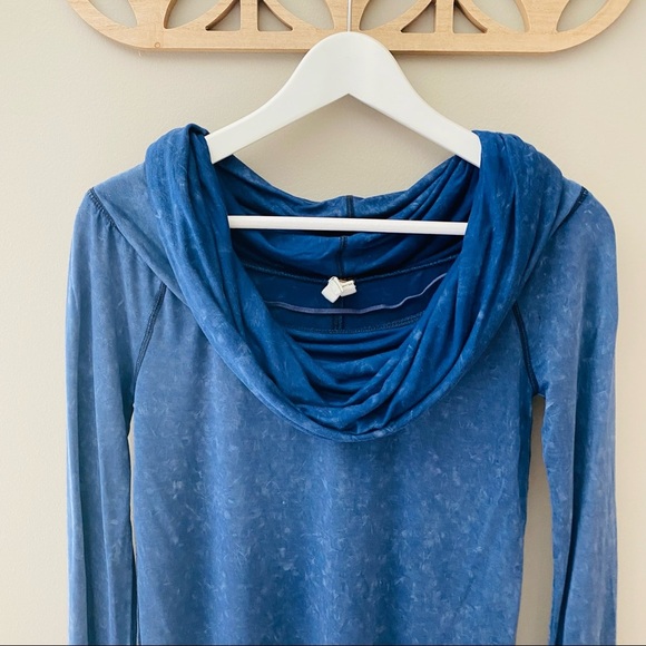 Free People Cosmo Tie Dye Cowl Neck Long Sleeve Top Blue Sz Small - Picture 2 of 9